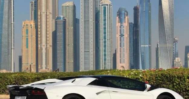 Дубай на колёсах: Путеводитель по аренде роскошных автомобилей